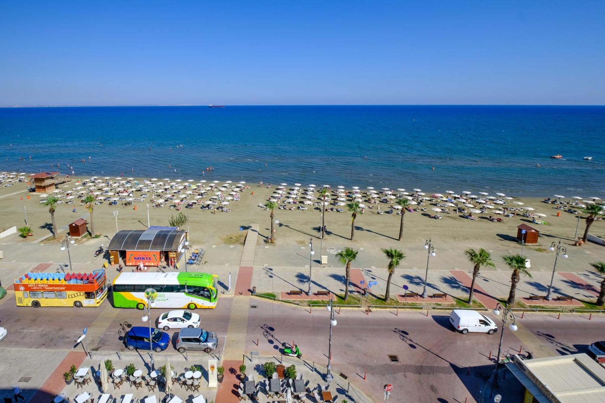 Lazuli Sea View Beachfront Ap 21 Lárnaka Kültér fotó
