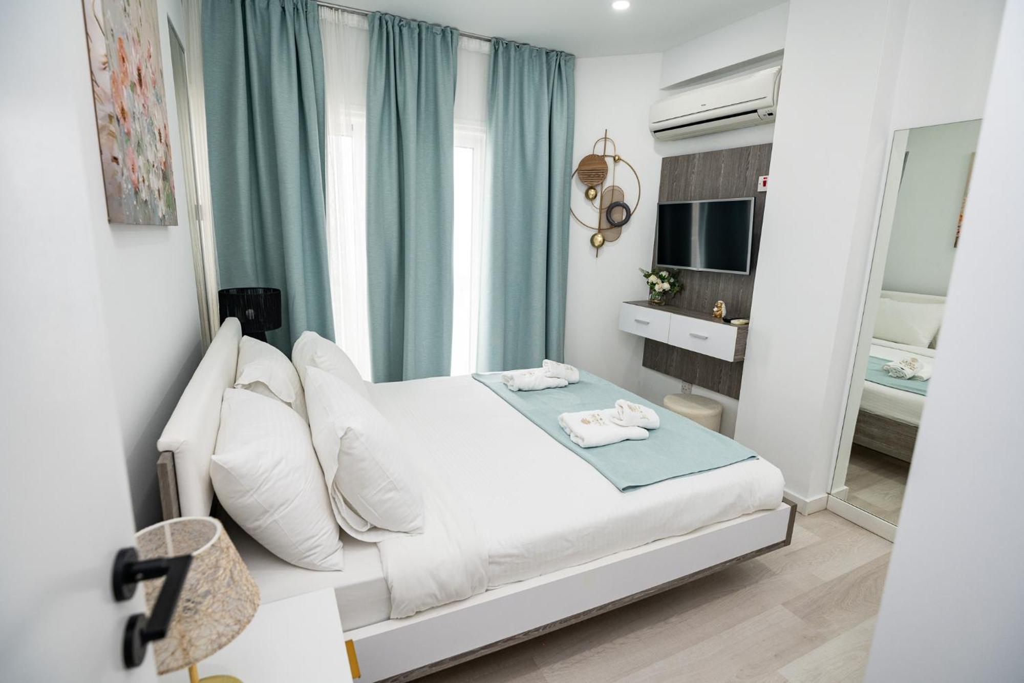Lazuli Sea View Beachfront Ap 21 Lárnaka Kültér fotó
