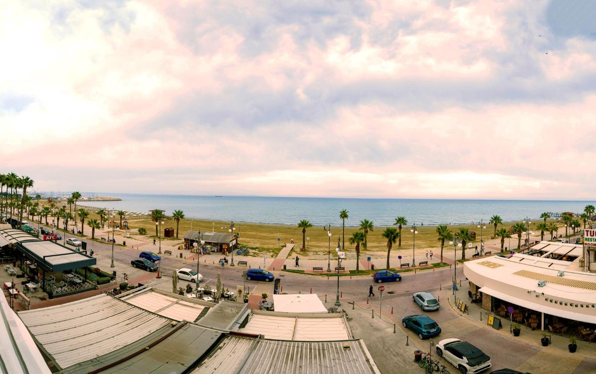 Lazuli Sea View Beachfront Ap 21 Lárnaka Kültér fotó