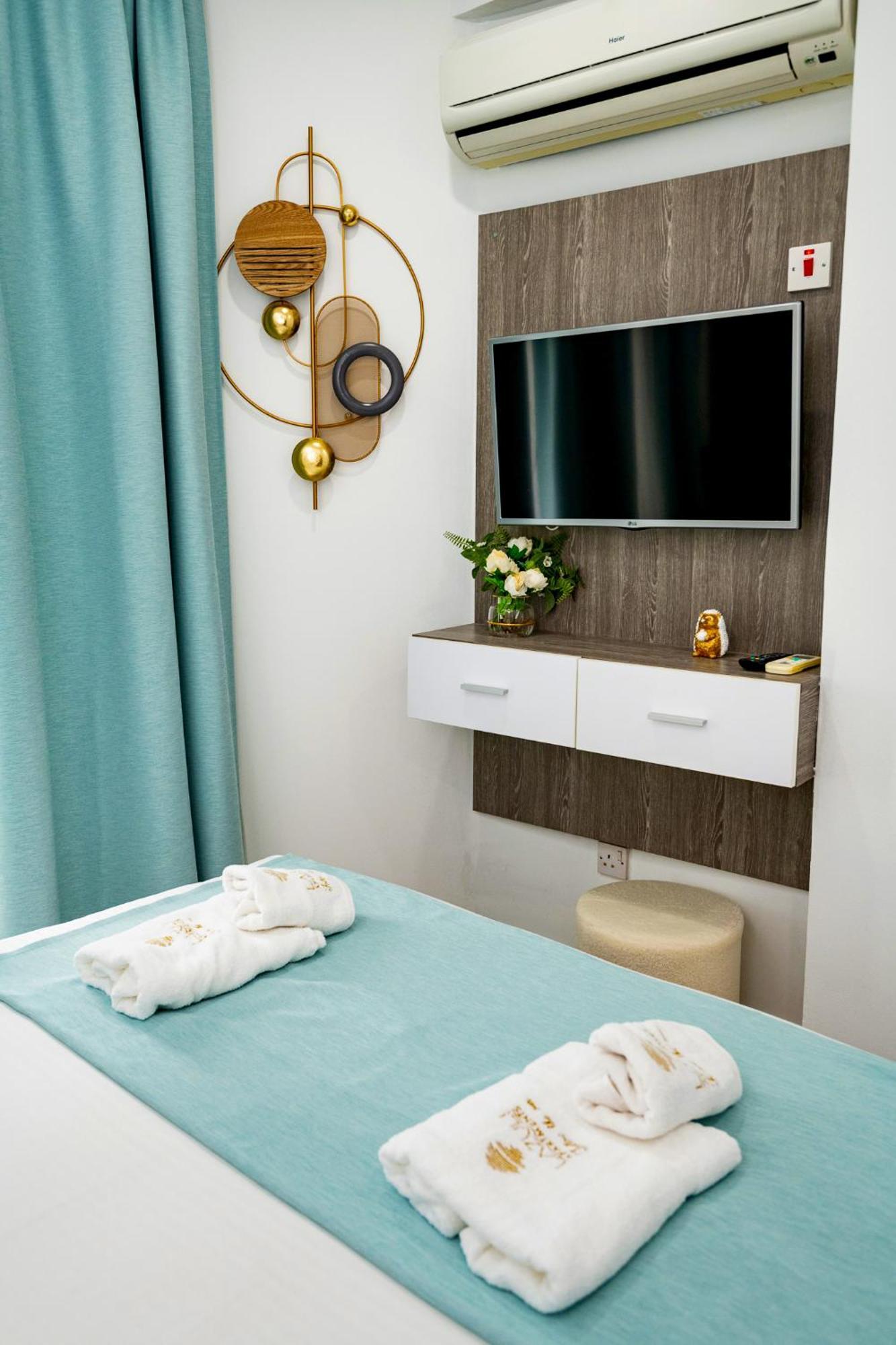 Lazuli Sea View Beachfront Ap 21 Lárnaka Kültér fotó