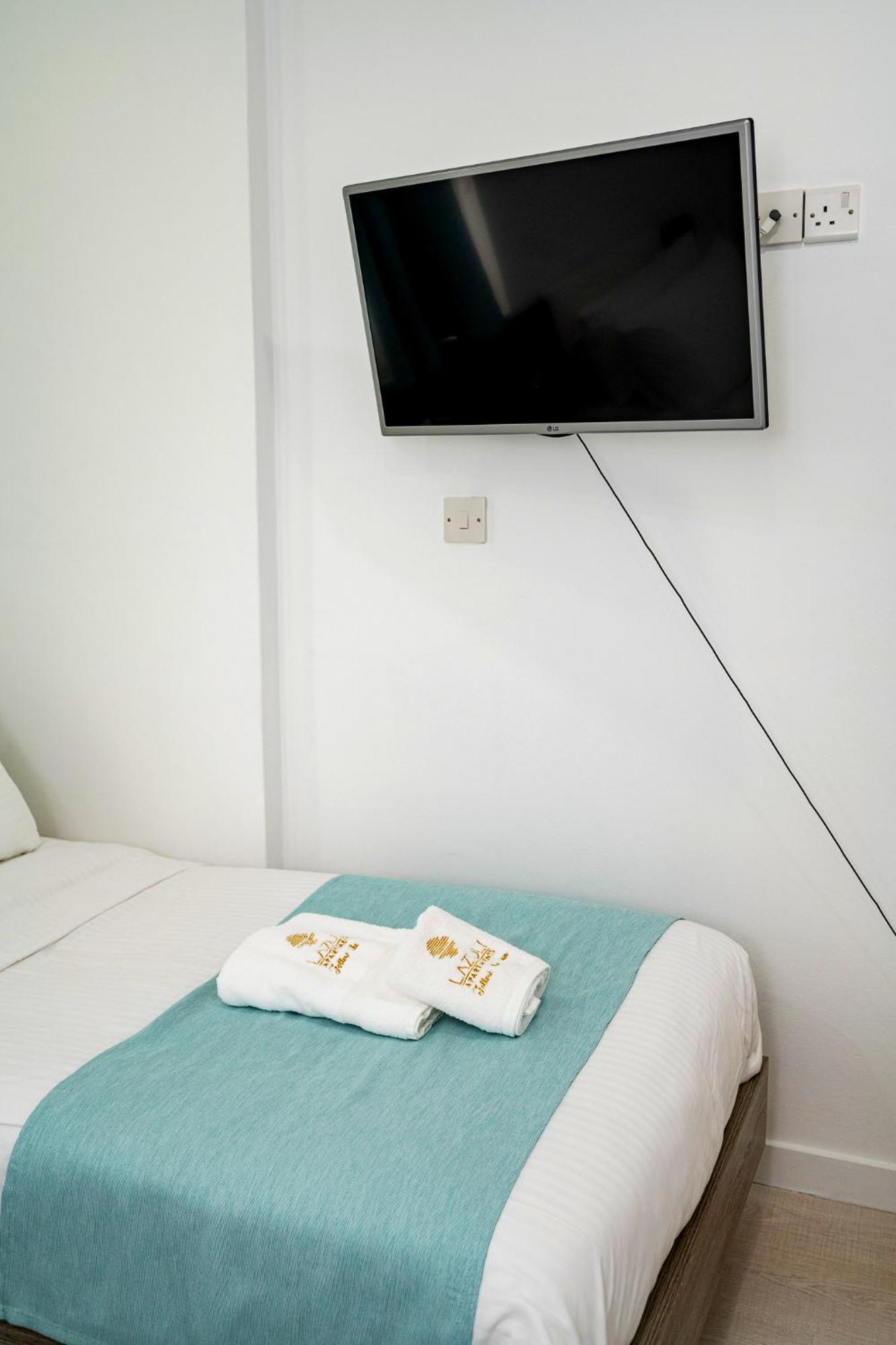 Lazuli Sea View Beachfront Ap 21 Lárnaka Kültér fotó