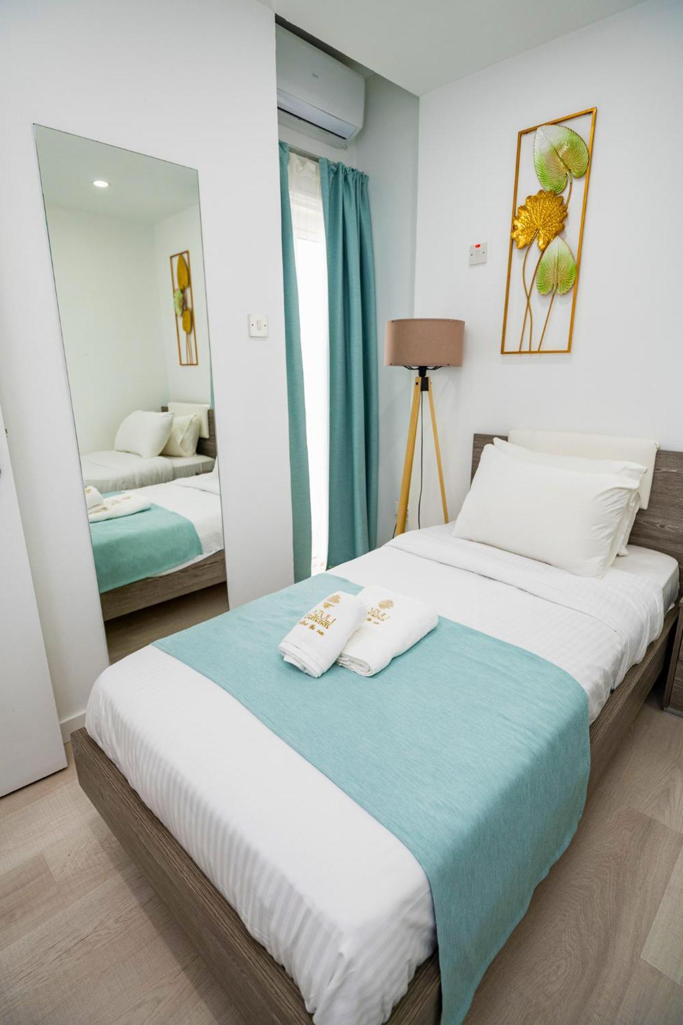 Lazuli Sea View Beachfront Ap 21 Lárnaka Kültér fotó