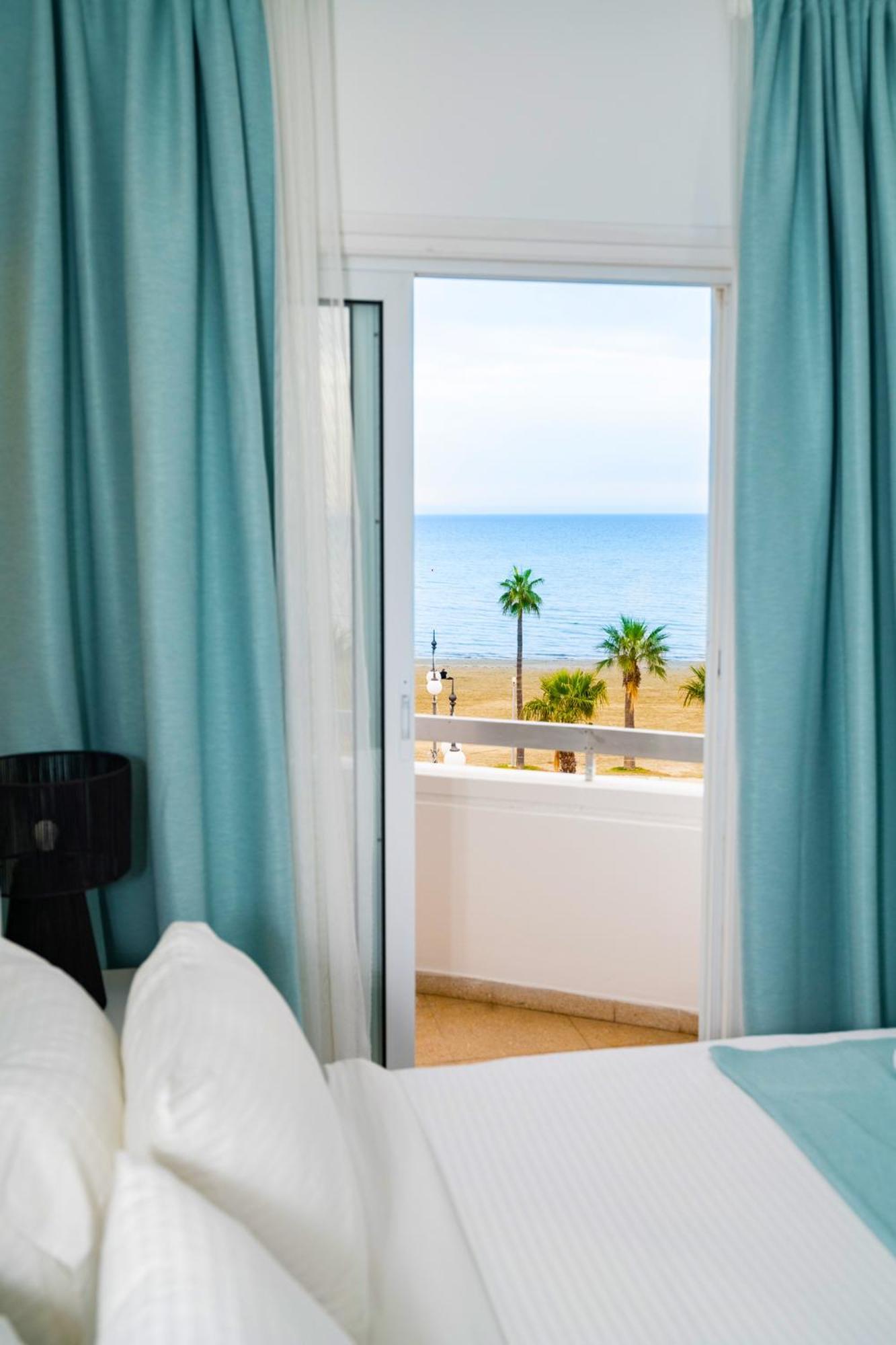 Lazuli Sea View Beachfront Ap 21 Lárnaka Kültér fotó